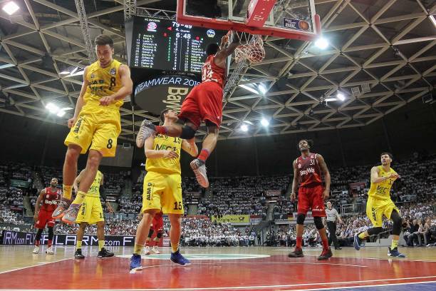 是被球迷们 是被球迷们